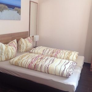 Zimmer mit Kingsize-Bett